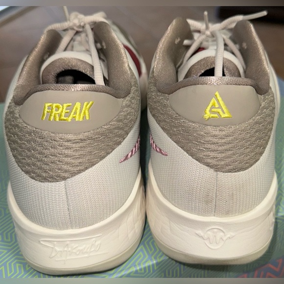 Giannis Freak 4 "Kolossaio" - Picture 4 of 5